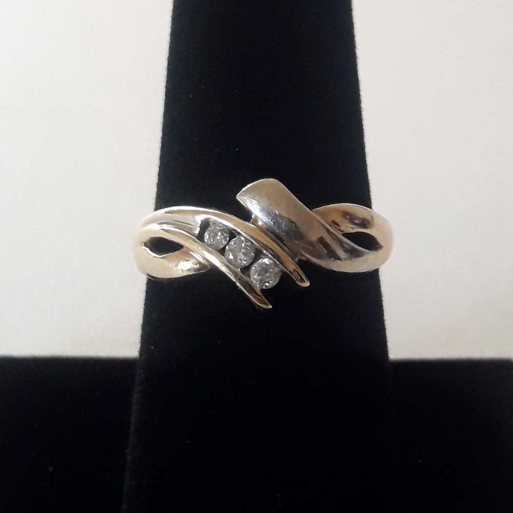 2 Tone Gold & Diamond Ring